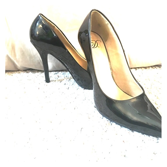 Black heels - Picture 1 of 3