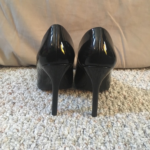 Black heels - Picture 3 of 3