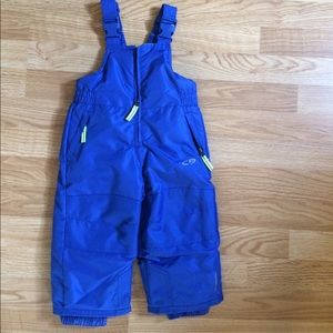 Never worn Champion snow suit size 18M.