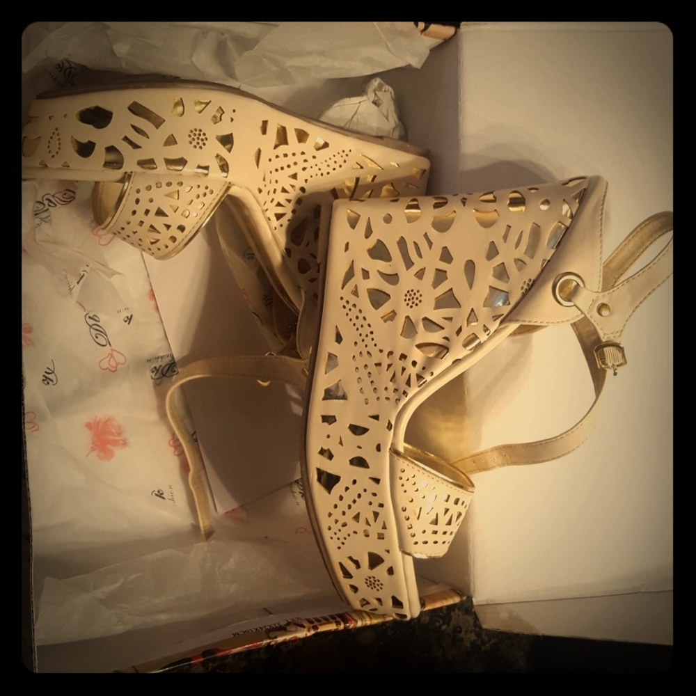 Wedge shoes