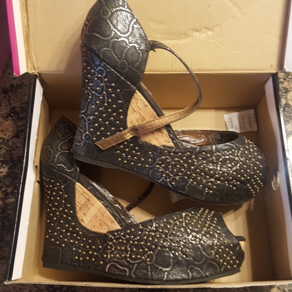 Wedges heels