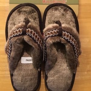 Isotoner Slipper Faux Fur Thong (Size 6.5-7)