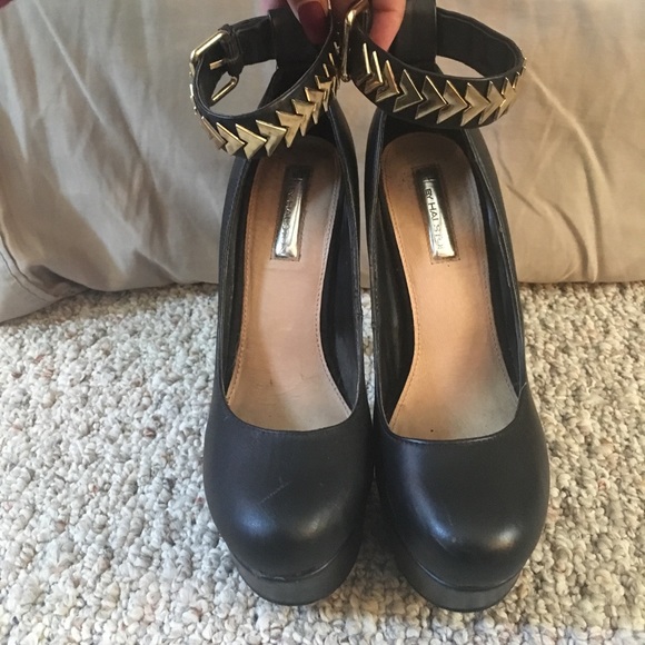 Black with Gold strap pumps - Picture 2 of 3