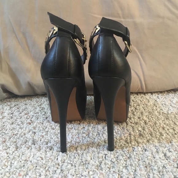 Black with Gold strap pumps - Picture 3 of 3