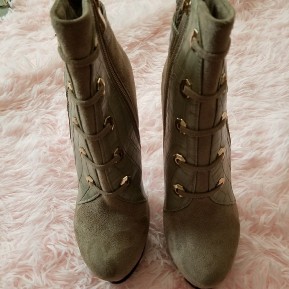 Lui Chung Tan/Beige and Gold Boots - Picture 2 of 3