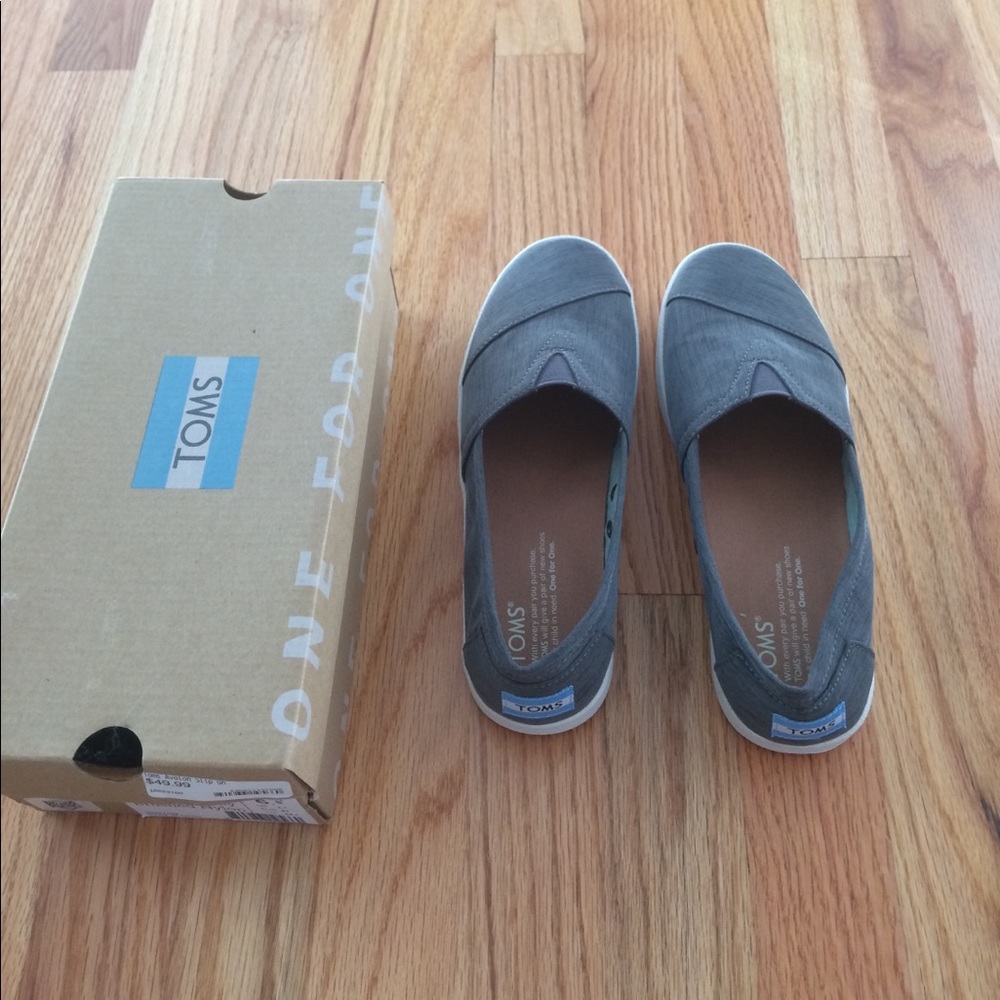 NIB Toms Grey Avalon Slip Ons