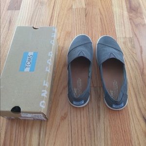 NIB Toms Grey Avalon Slip Ons