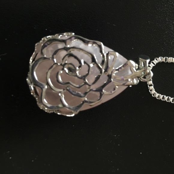 Genuine Rose Quartz Pendant w/flower silver design - Picture 2 of 2