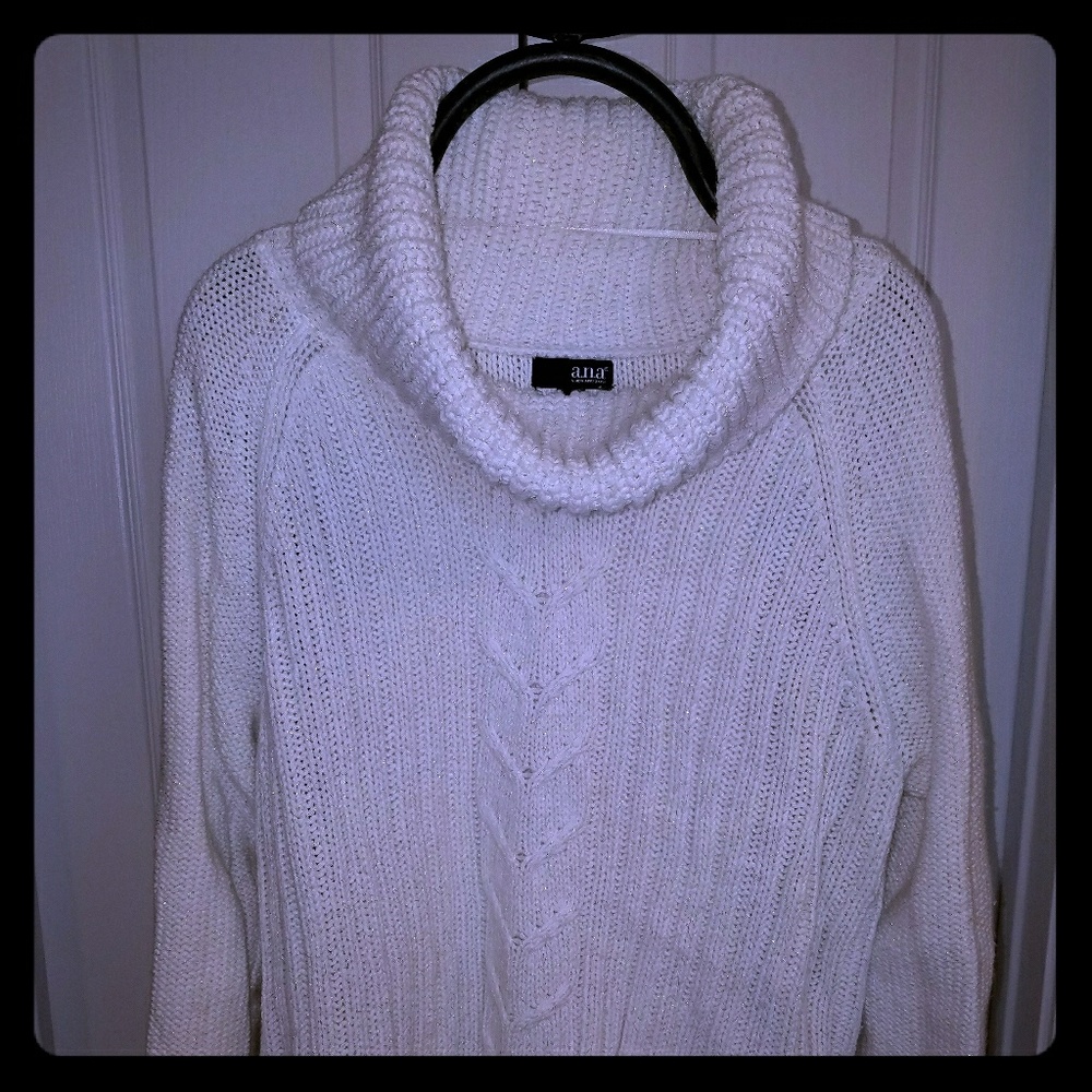 Lastchance Ligth beige sweater with some gold line