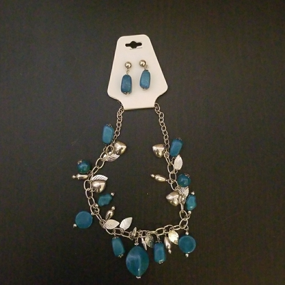 Earring and necklace set