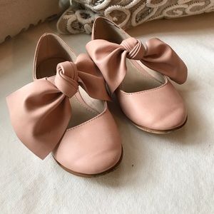 Adorable pink bow zara shoes. Size 10