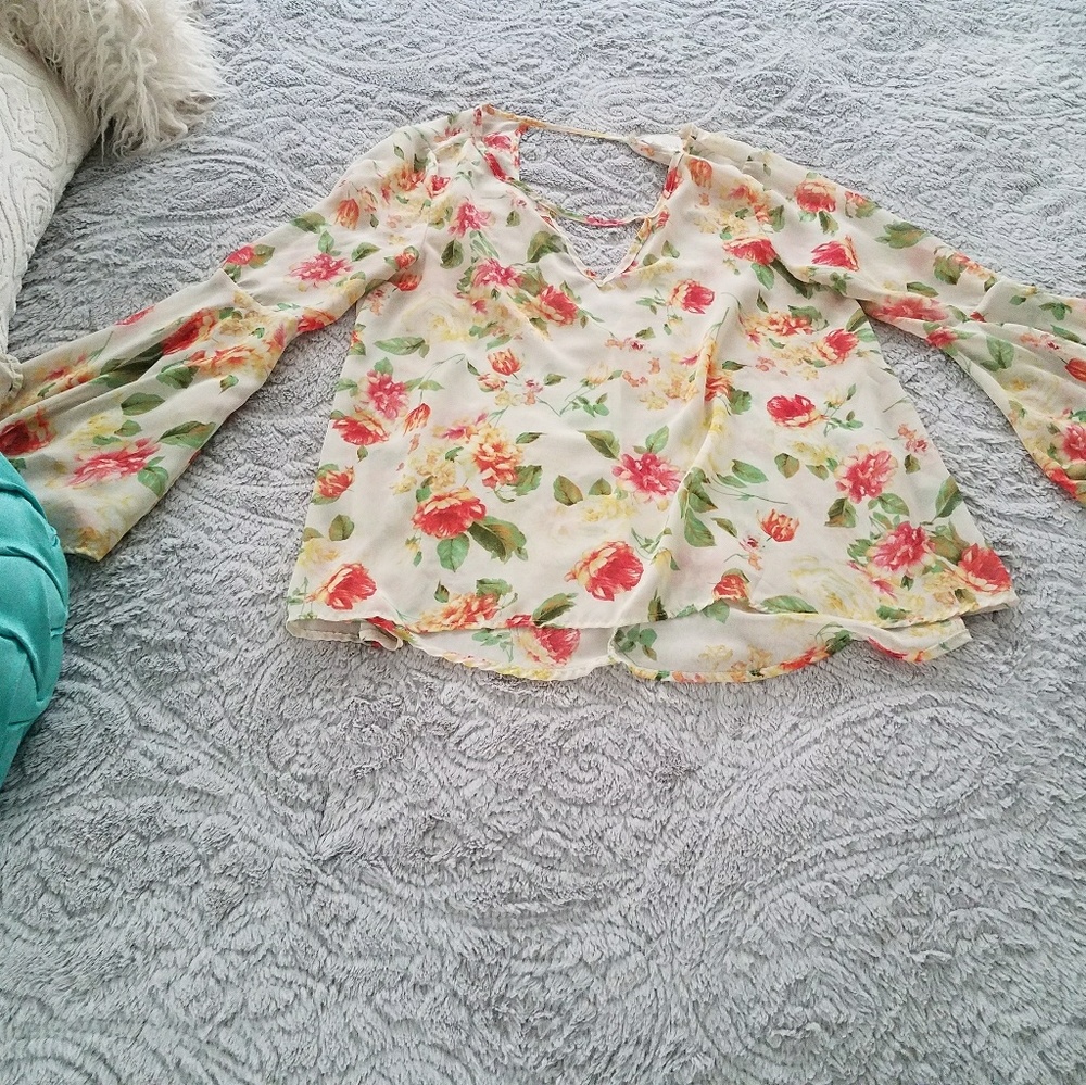 Floral bell sleeved blouse