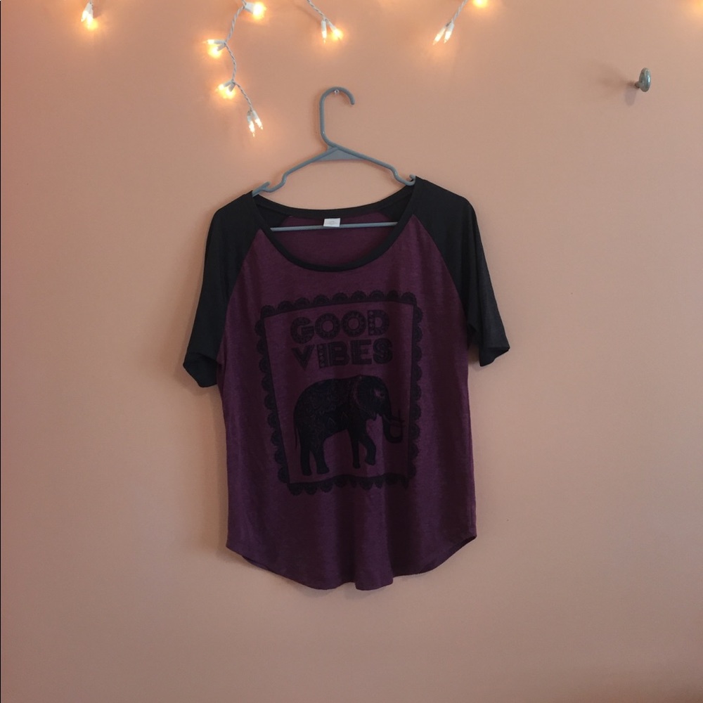Good Vibes graphic tee