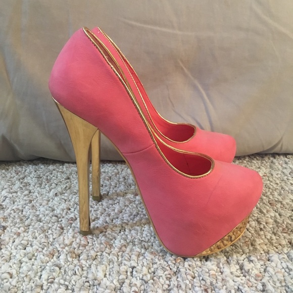 Pink & Gold Pumps - Picture 2 of 4
