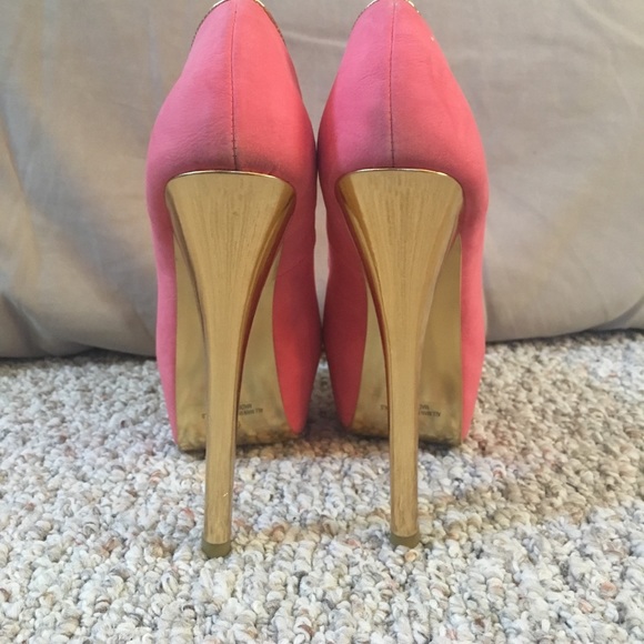 Pink & Gold Pumps - Picture 3 of 4