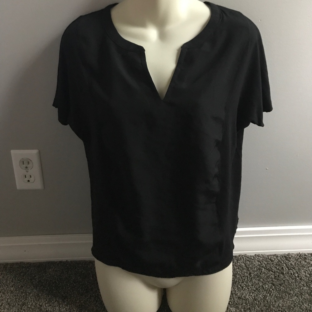 Like New!!! Old Navy mock neck top.