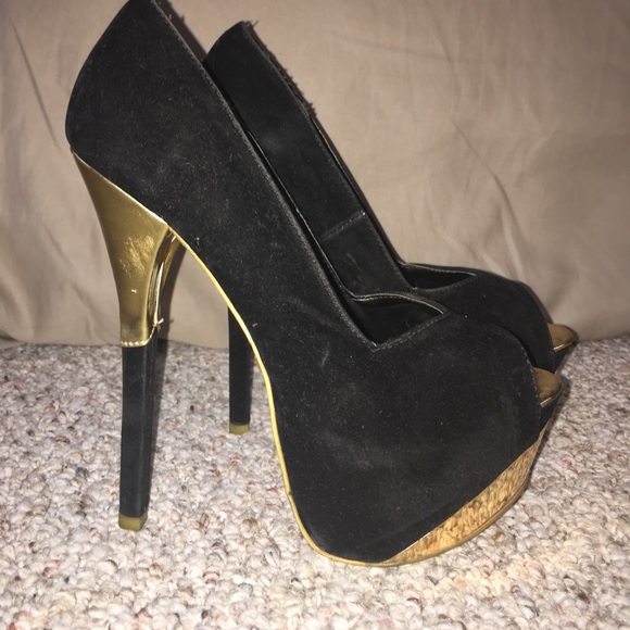 Black & Gold Pumps - Picture 4 of 4