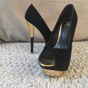 Black & Gold Pumps
