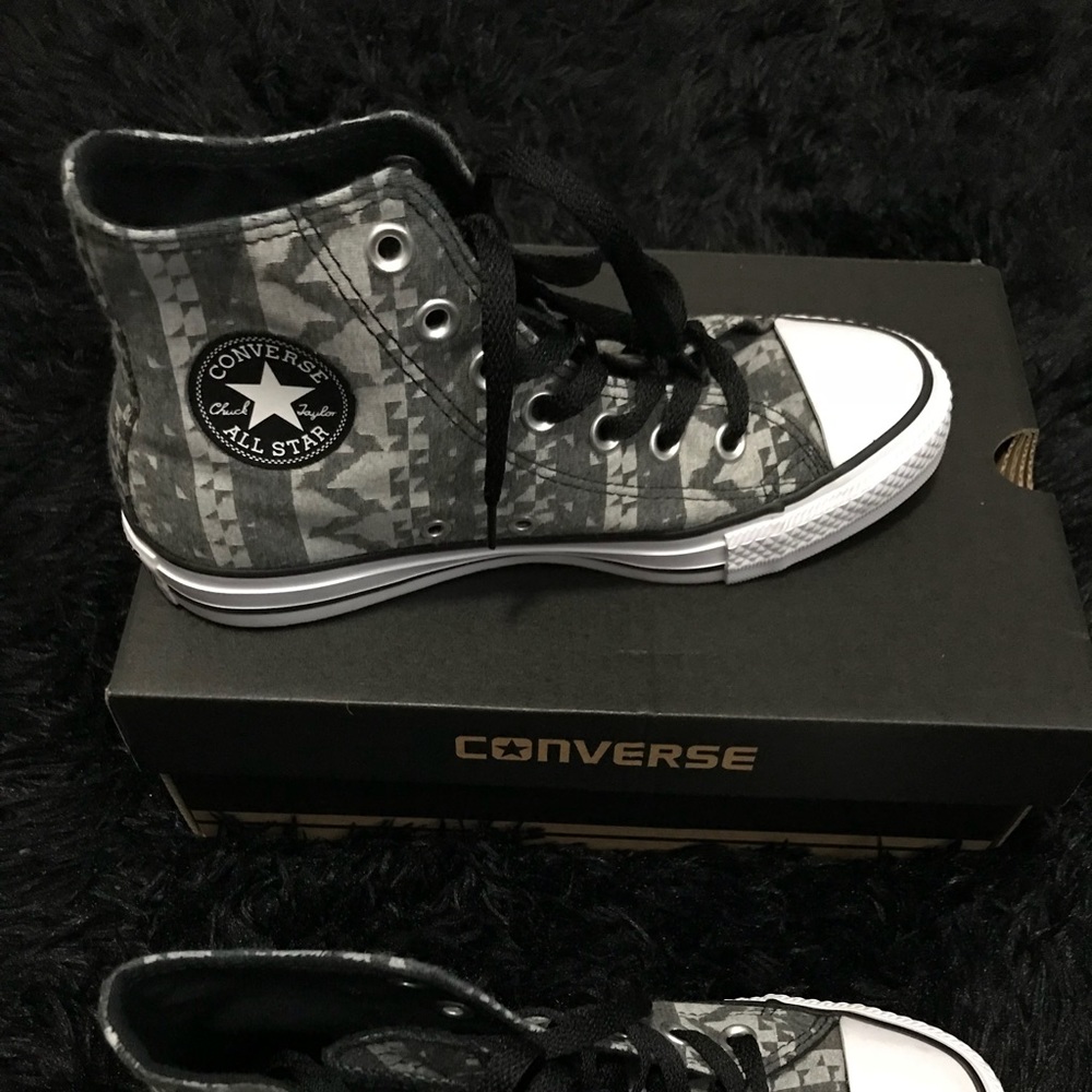 Converse- Chuck Taylor high Cut