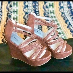 😍Torrid Wedges Size 11w😍