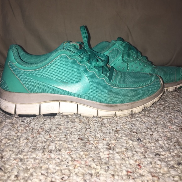 Nike - Picture 3 of 5