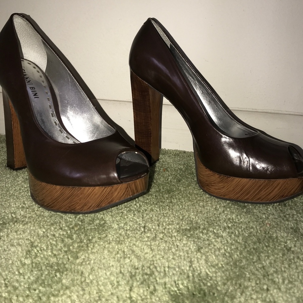 Used Gianni Bini heels