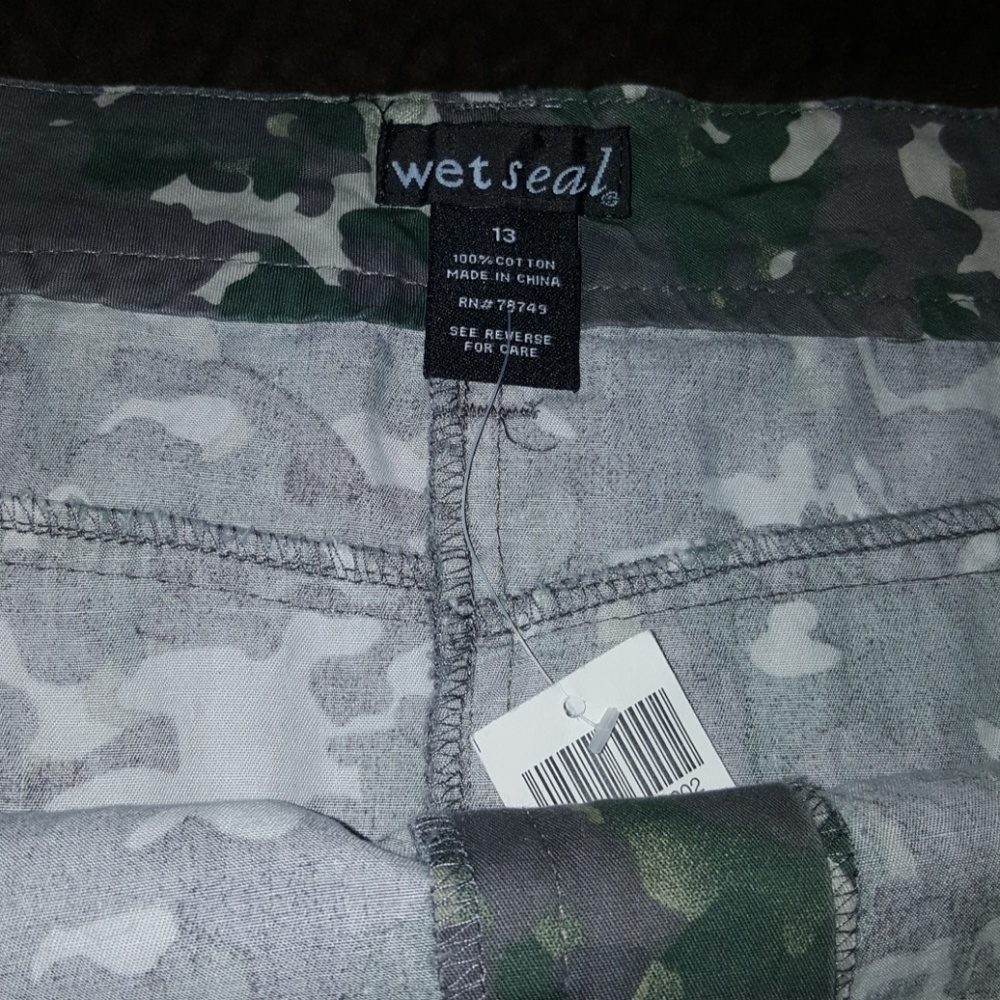 💲💲💲Camo Skirt - Picture 3 of 3