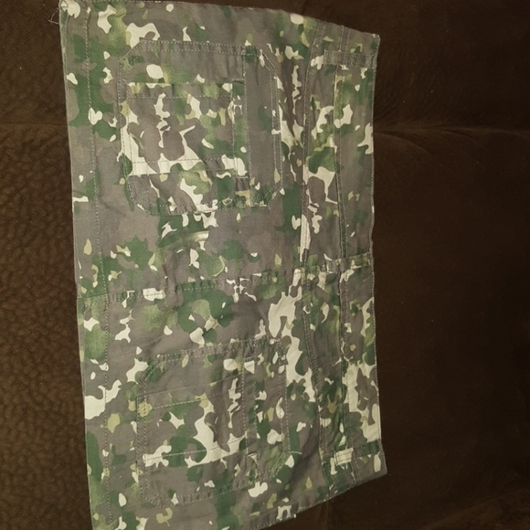 💲💲💲Camo Skirt - Picture 2 of 3