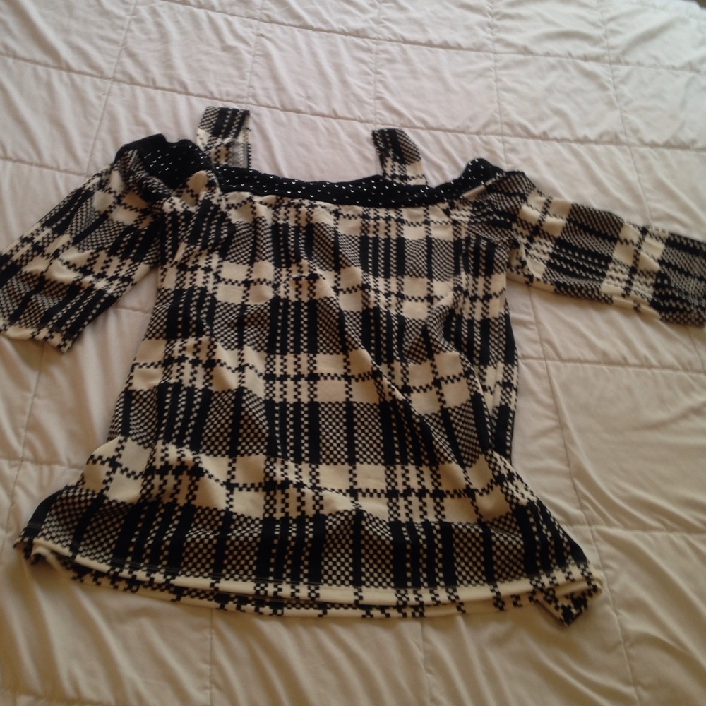 A beautiful Dila shirt.