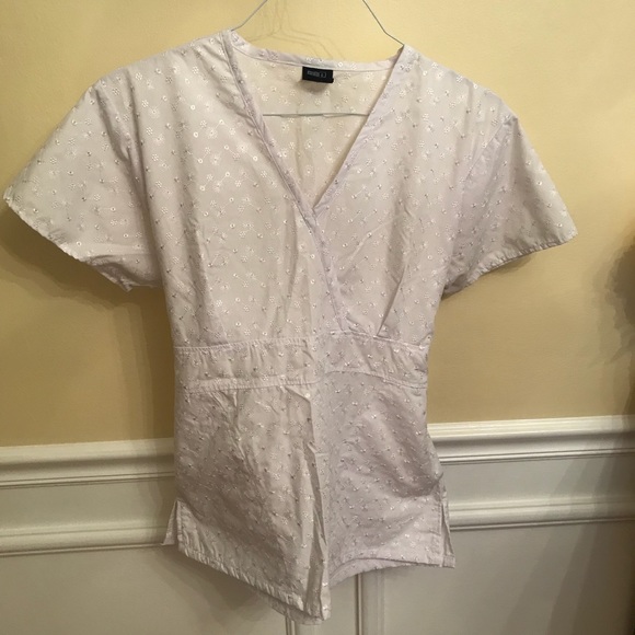 5 super cute scrub tops! - Picture 4 of 7