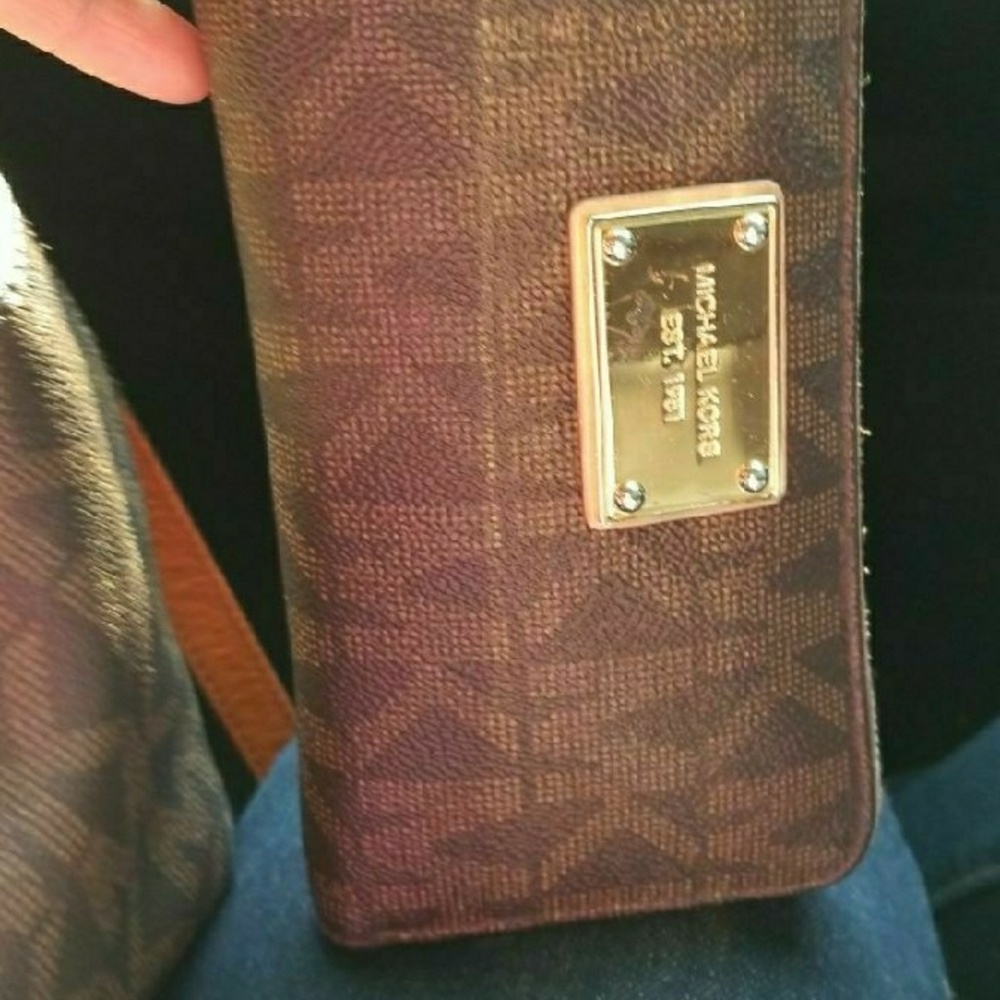 MK Zippy Wallet