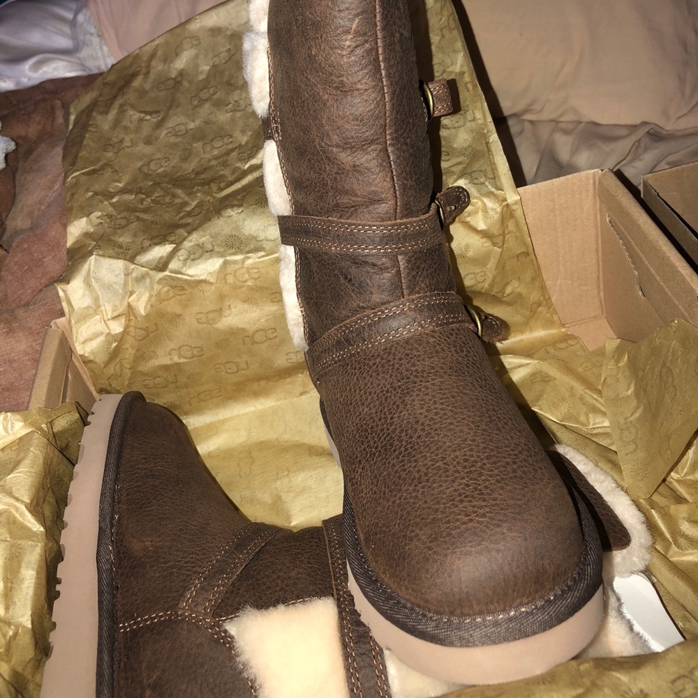 Brand new never been worn uggs