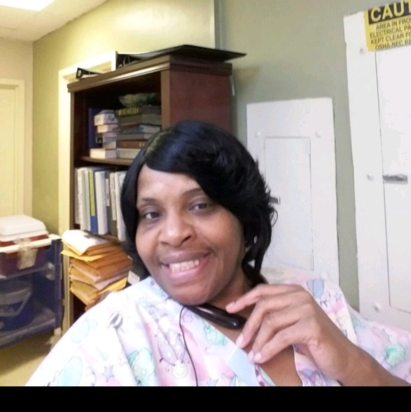 Meet your Posher, Deloris - Picture 1 of 1