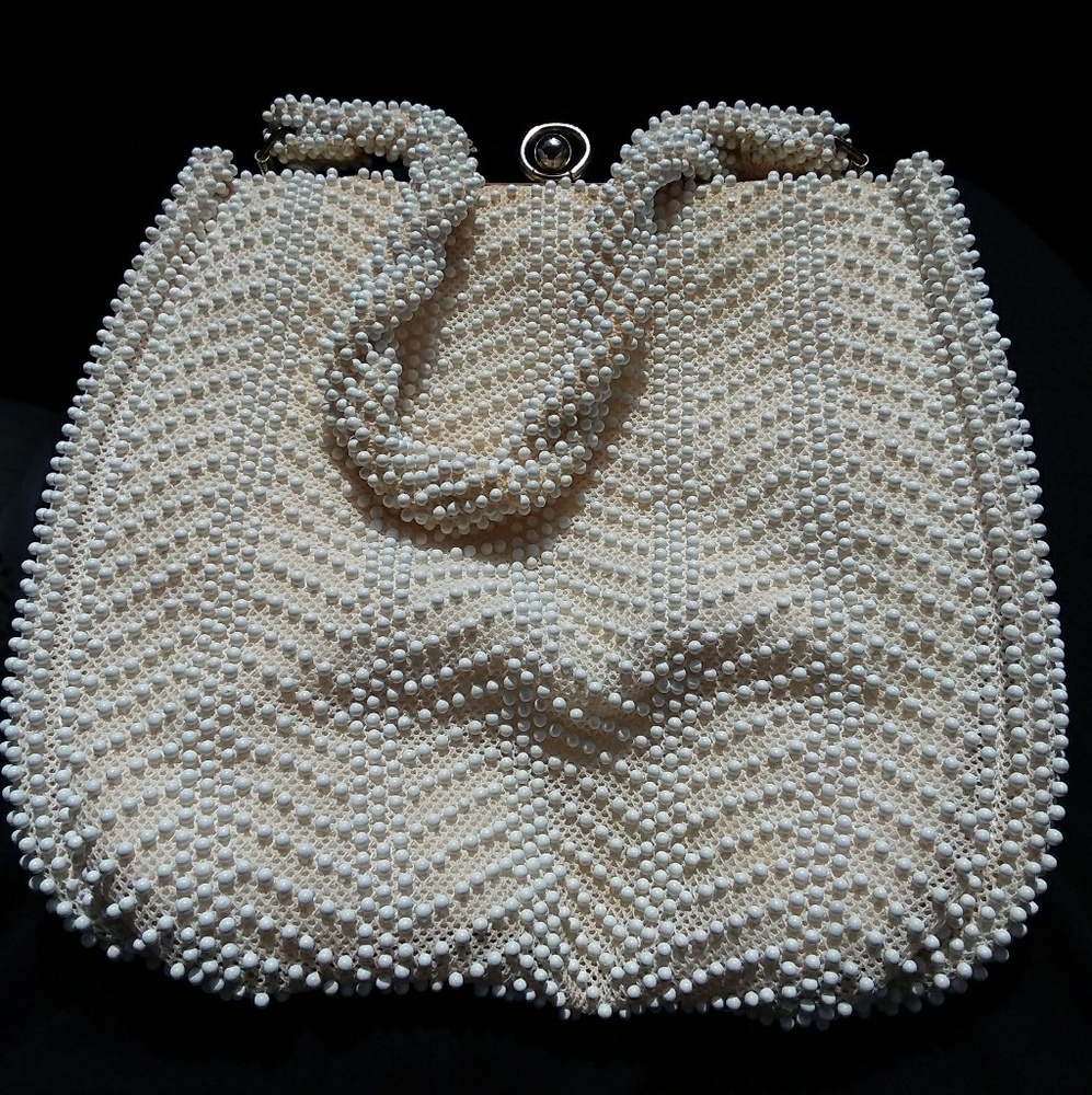 Vintage Lumured Beaded Hand Bag