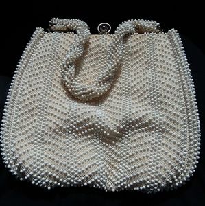 Vintage Lumured Beaded Hand Bag