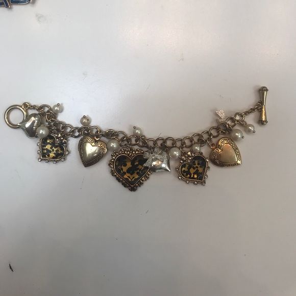 Betsy Johnson charm bracelet - Picture 1 of 2