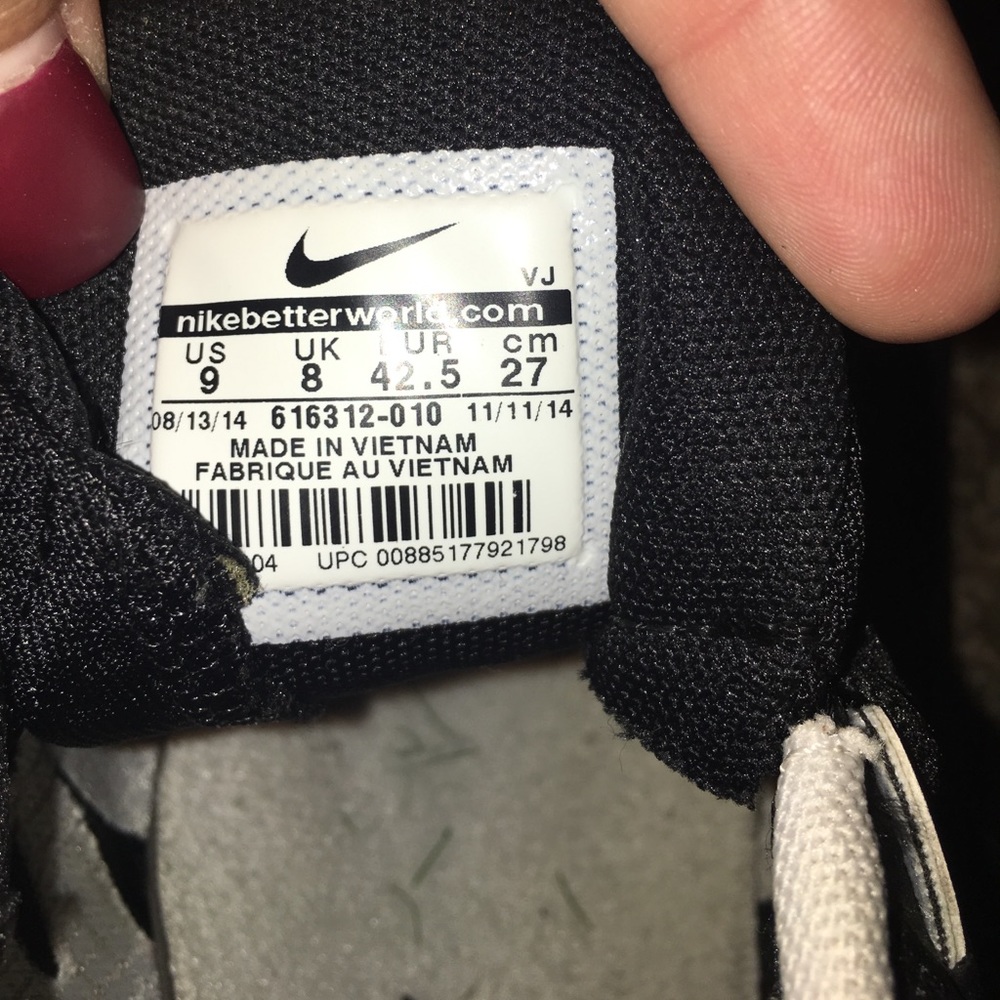 Nike women's black track and field shoes - Picture 2 of 2