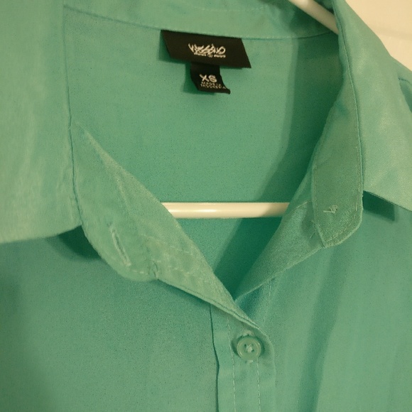 Long sleeve button down XS - Picture 2 of 3