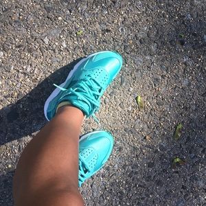 Turquoise Nike Women’s Haurache Sneaker