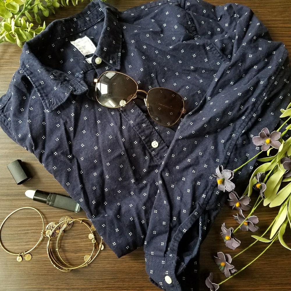 GAP patterned button down shirt