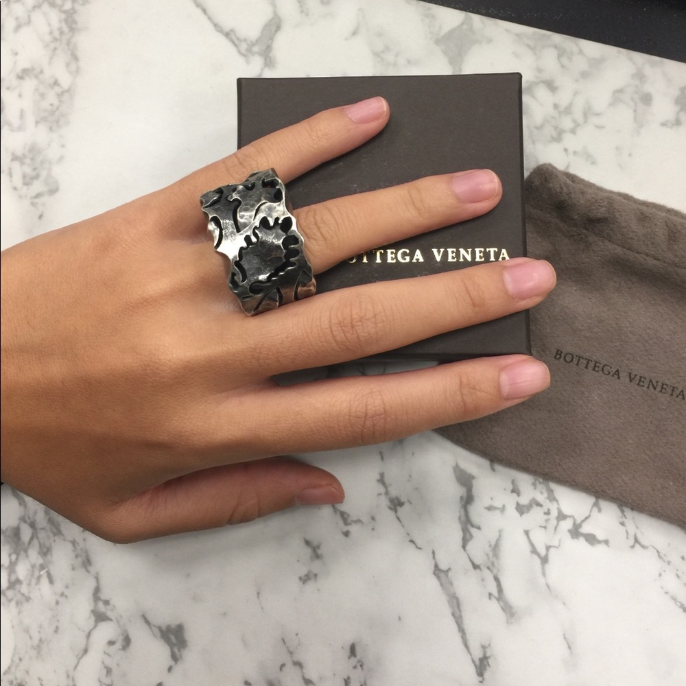 🎈SOLD🎈Bottega Veneta big matte silver ring