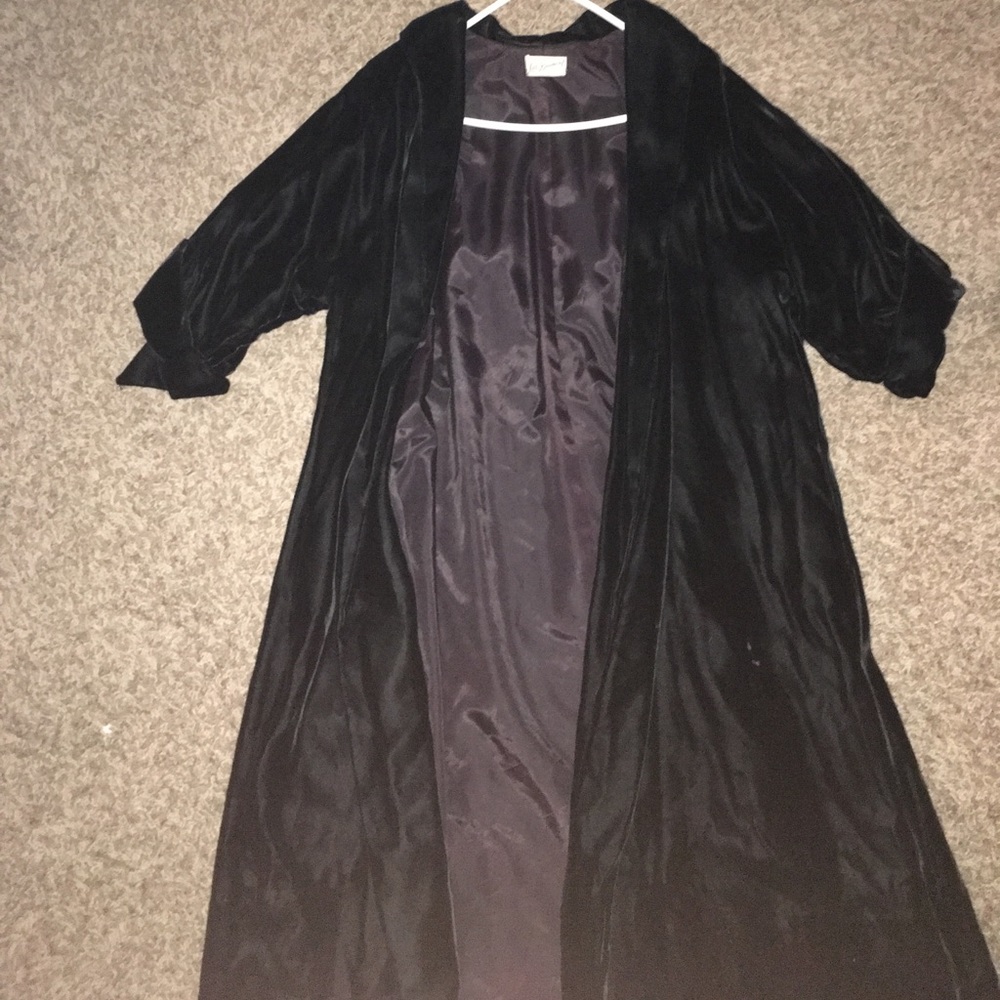 Lilli diamond of California black velvet coat