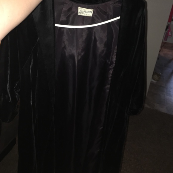 Lilli diamond of California black velvet coat - Picture 3 of 4