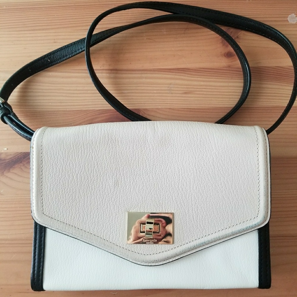 Walter Place Nikki Crossbody Clutch