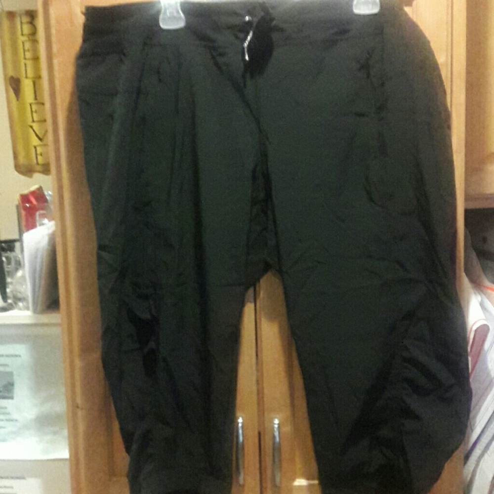 Lightweight capris