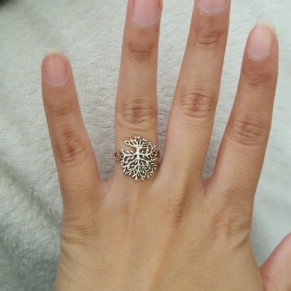 Silver tree ring. Size 5