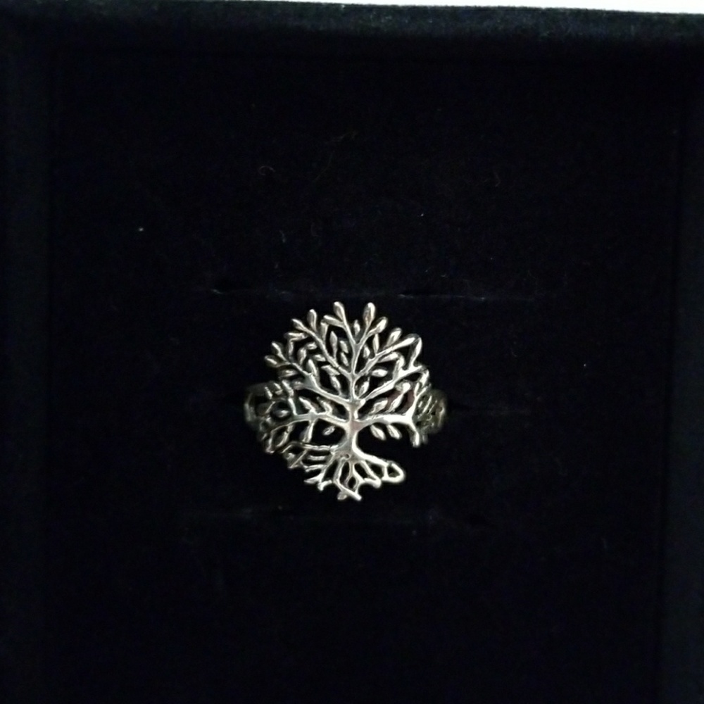 Silver tree ring. Size 5 - Picture 2 of 2