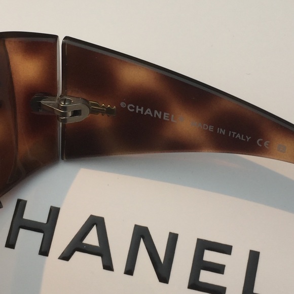 Never Worn Chanel Sunglasses W/ Case perfect✨