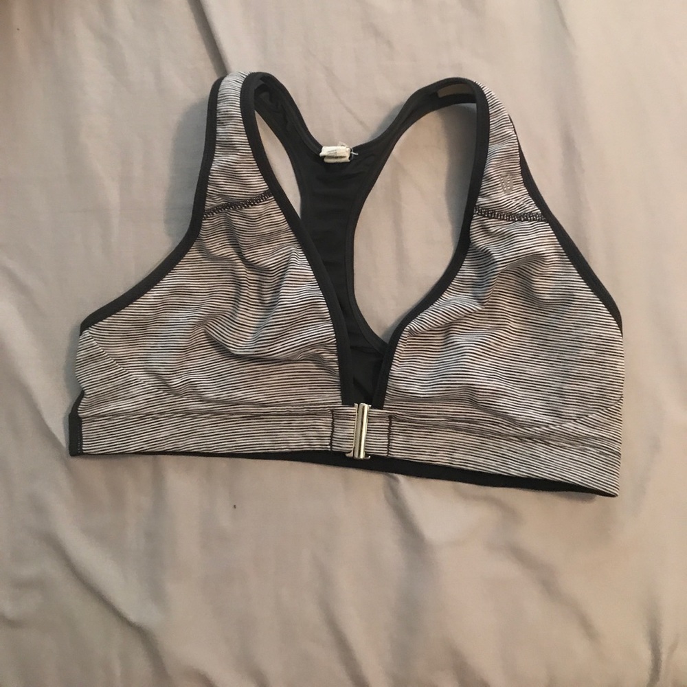 Lululemon Breath of Fire Bra. Front clasp.