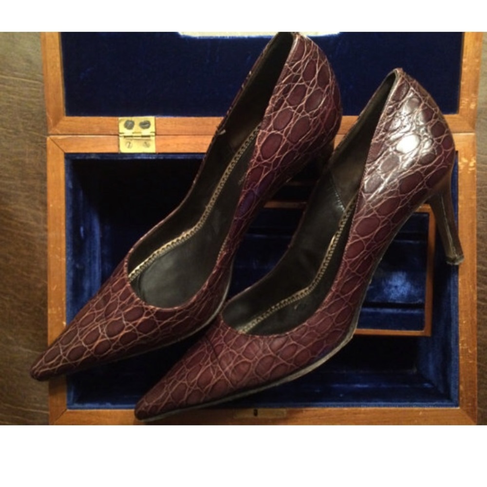 Adrienne Vittadini VTG burgundy heel